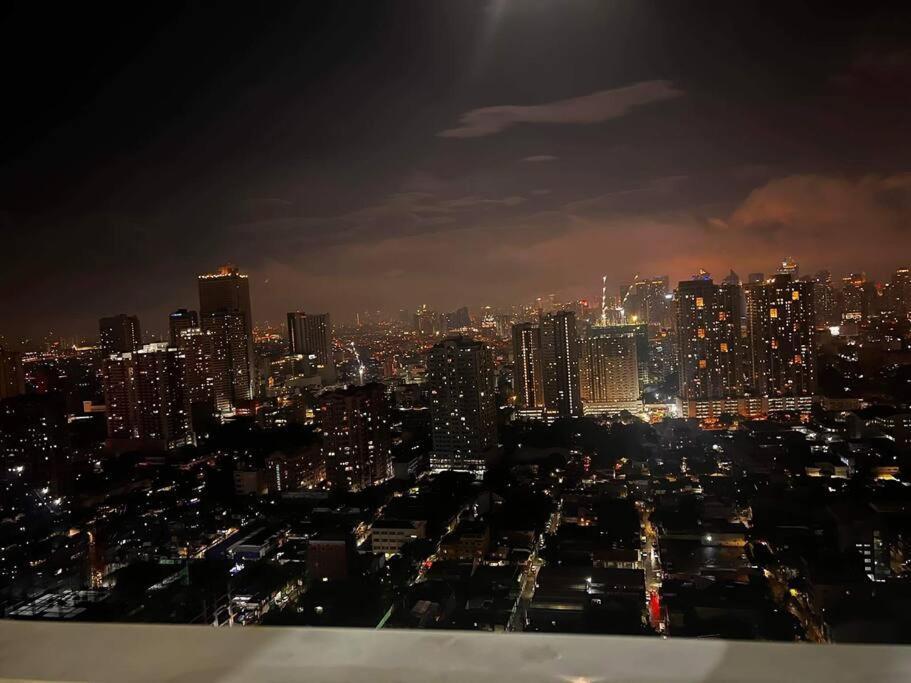 Breeze Residences - 1Br Unit With Balcony -Top Floor Manila Exterior photo
