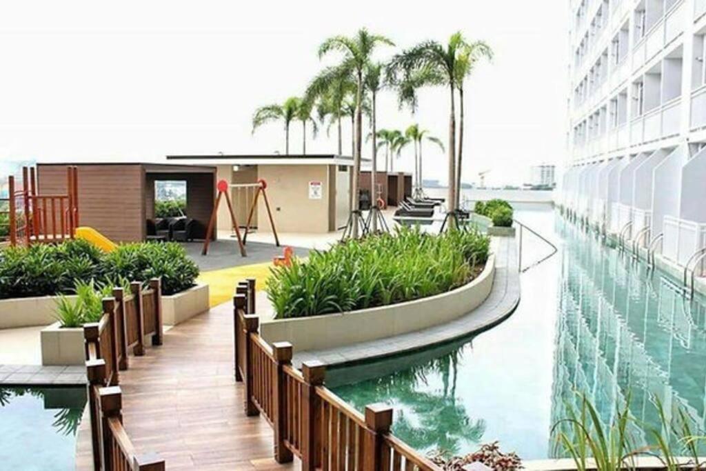 Breeze Residences - 1Br Unit With Balcony -Top Floor Manila Exterior photo